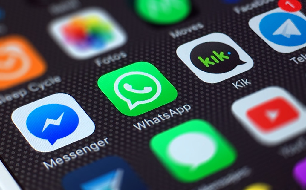 how to download whatsapp on iphone featured image